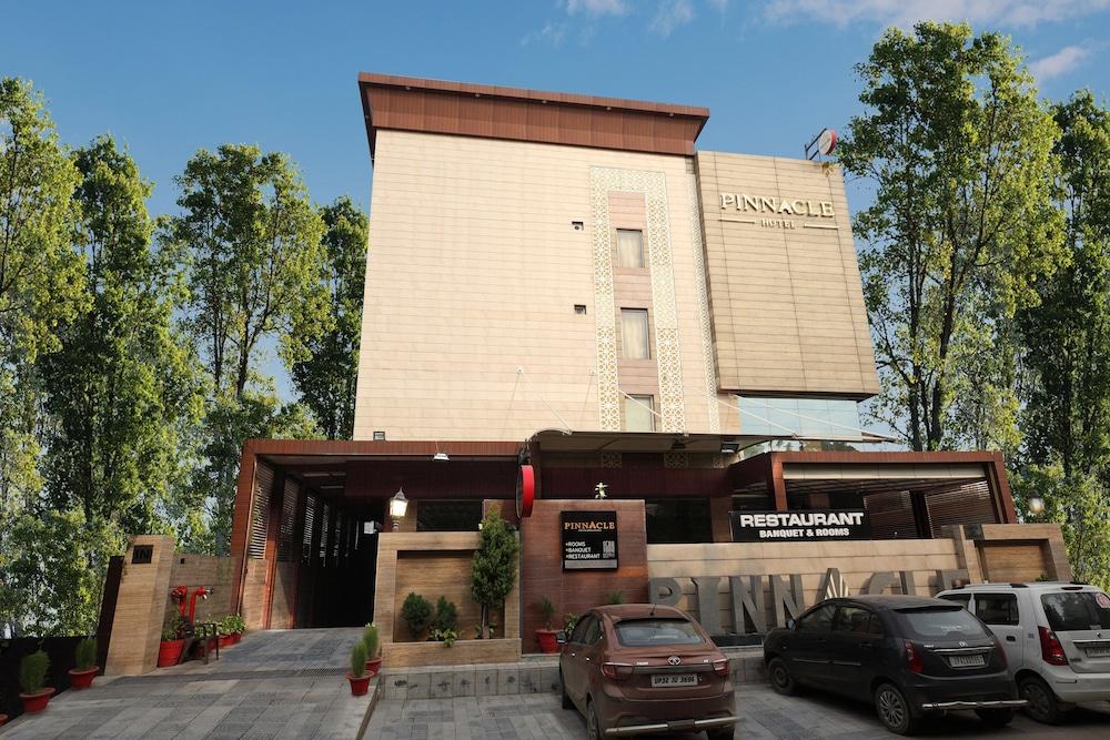 Pinnacle By Click Hotels, Lucknow Exterior photo