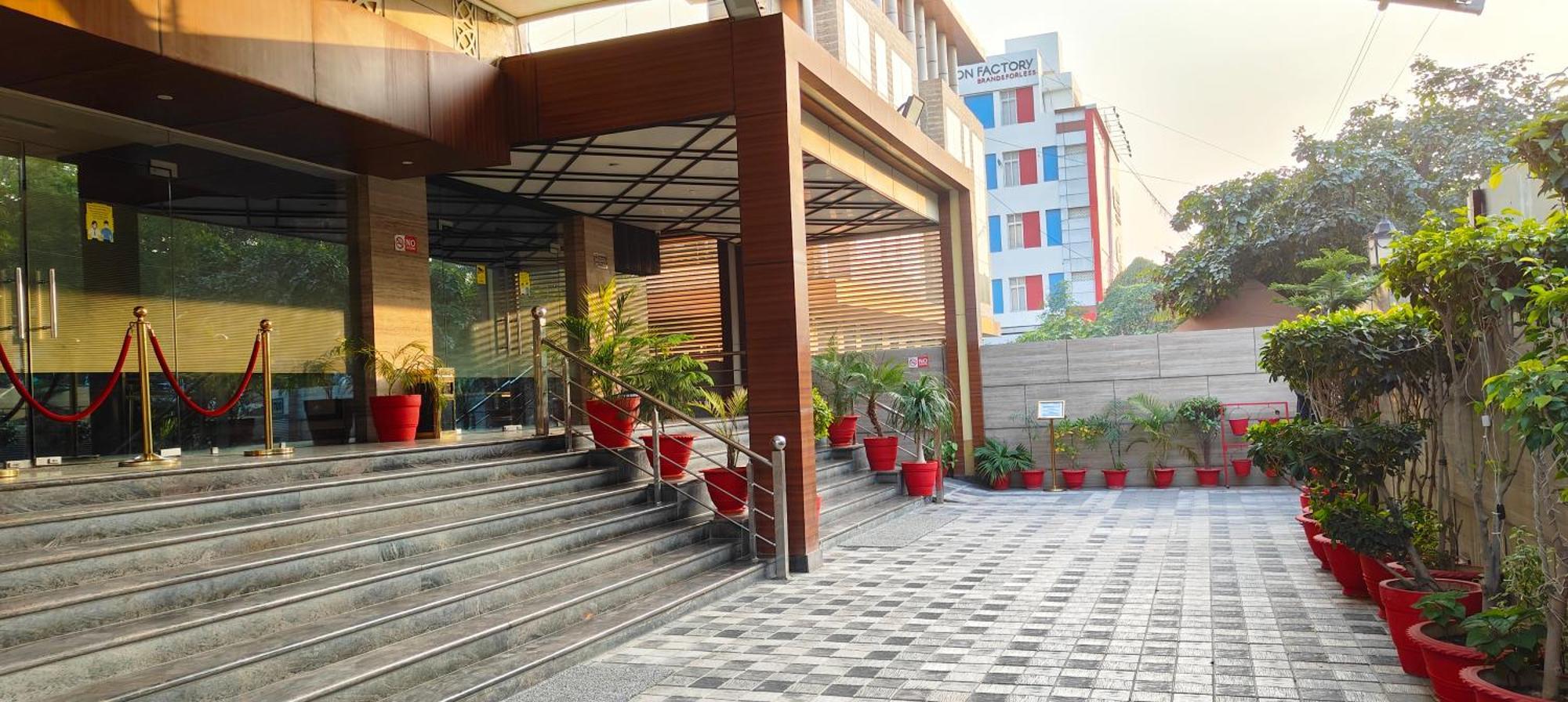 Pinnacle By Click Hotels, Lucknow Exterior photo