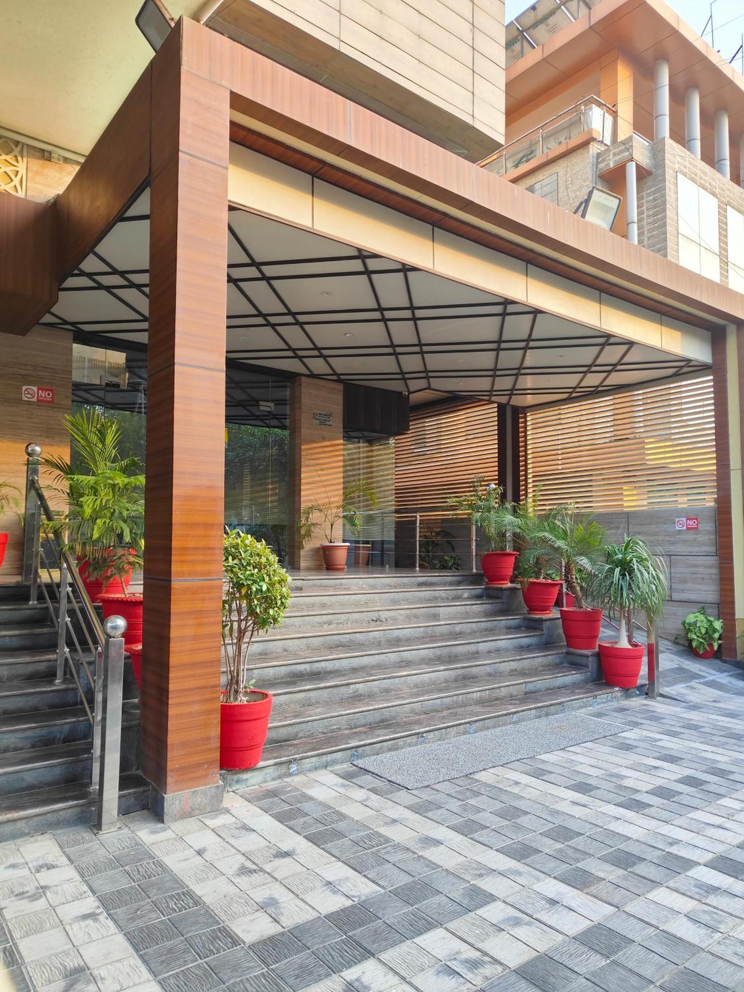 Pinnacle By Click Hotels, Lucknow Exterior photo