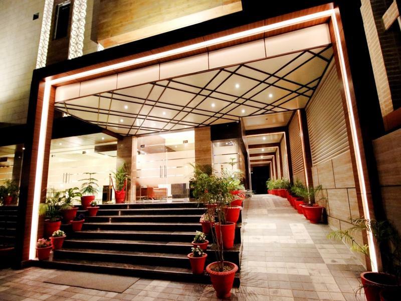 Pinnacle By Click Hotels, Lucknow Exterior photo